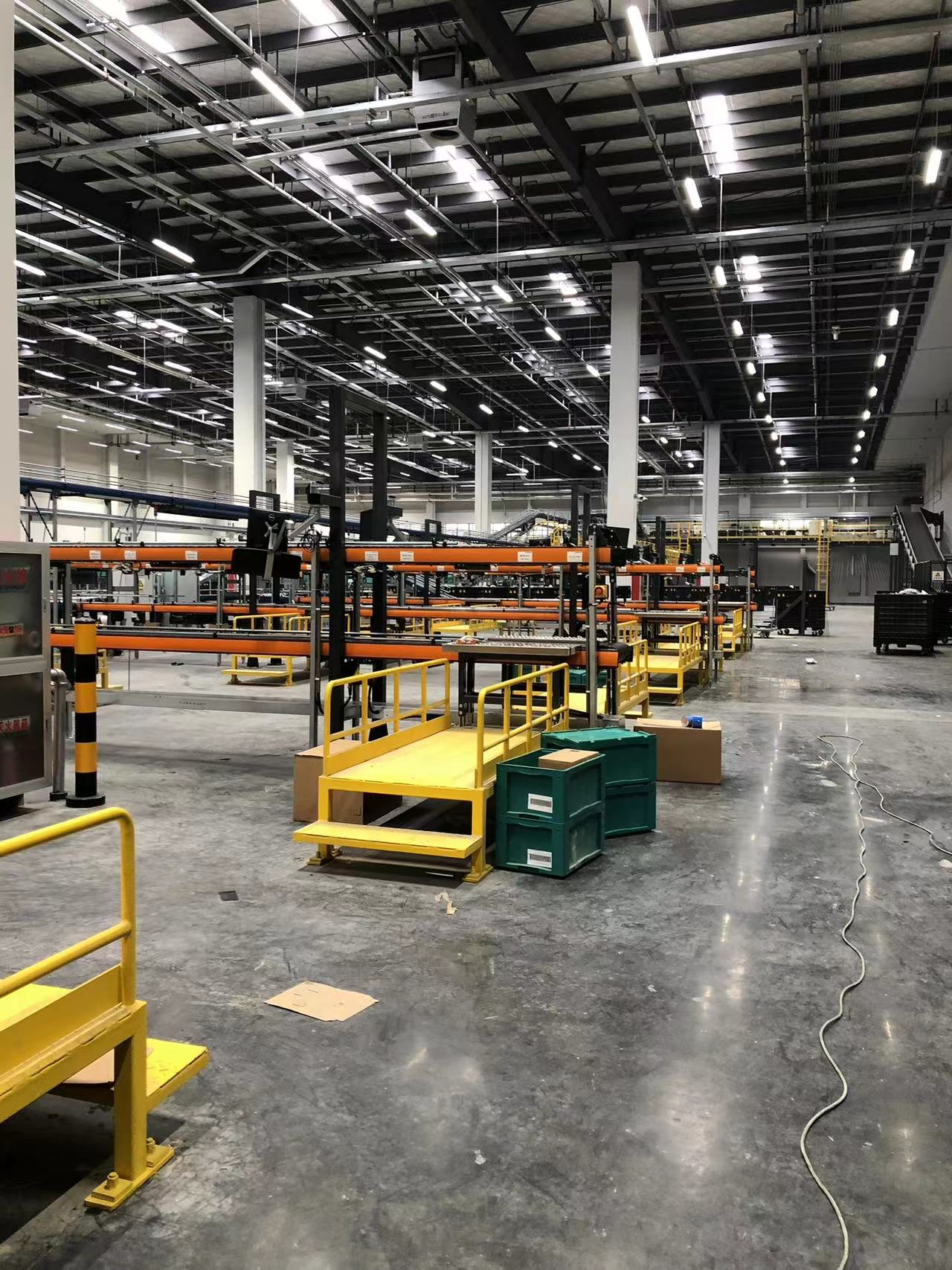 某世界品牌服装分选基地施工现场(图1)